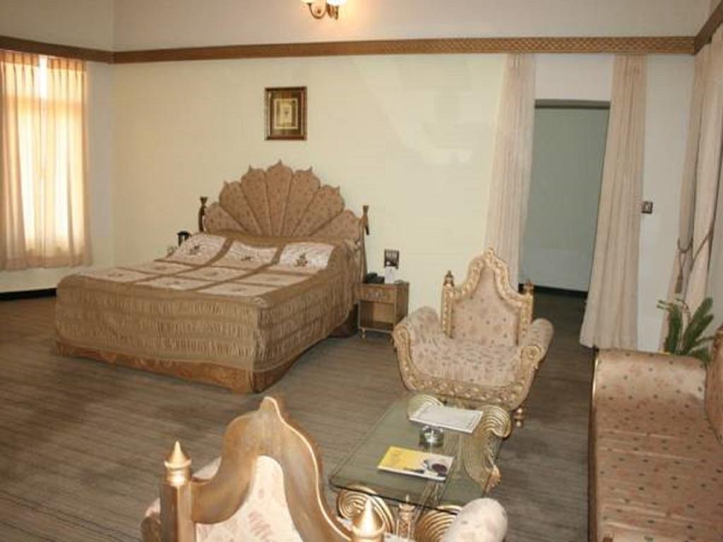 Hotel Palanpur Palace Mount Abu Room photo