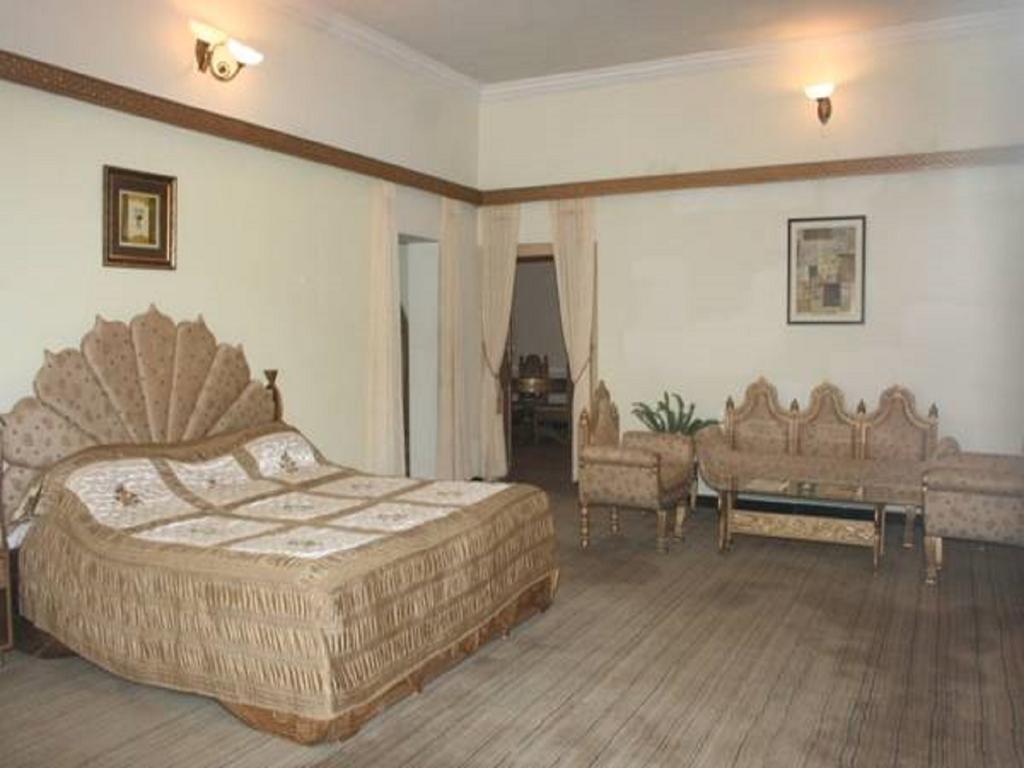 Hotel Palanpur Palace Mount Abu Room photo